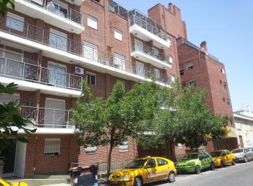 Garage · 17m² · 1 Cochera · Excelente Cochera en Subsuelo Amplia 1 Cuadra Plaza Colon