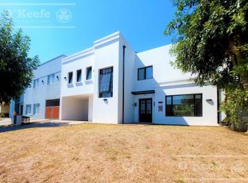 Casa · 180m² · 4 Ambientes · Casa en Venta de 4 Ambientes en Hudson Chico! Estilo Tradicional! Apto Credito!