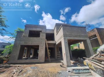 Casa · 182m² · 6 Ambientes · 2 Cocheras · Casa Moderna en Venta 6 Ambientes en Fincas de Hudson Barrio Cerrado en Obra