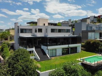 Casa · 500m² · 10 Ambientes · 2 Cocheras · Excelente Vista - 4 Dorm. - Amplio Quincho