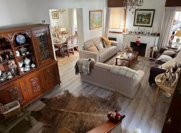 Casa · 350m² · 4 Ambientes · 2 Cocheras · Casa a La Venta Jardín Espinosa con Pileta