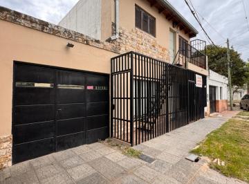 Casa · 206m² · 6 Ambientes · 2 Cocheras · Casa 5 Dorm. 2 Baños