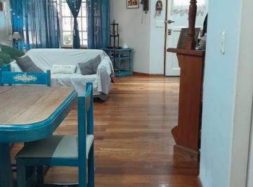 Casa · 123m² · 4 Ambientes · 1 Cochera · Triplex en Venta en Haedo