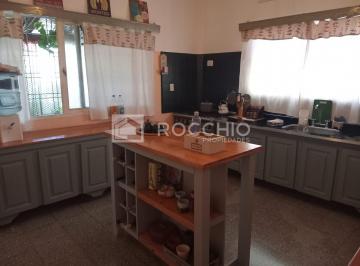 Casa · 219m² · 4 Ambientes · 3 Cocheras · Casa en Venta