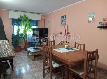 Casa · 105m² · 3 Ambientes · 3 Cocheras · Casa en Venta 3 Ambientes J. L Suarez