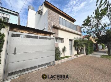 Casa · 160m² · 5 Ambientes · 2 Cocheras · Casa en Venta en Carapachay