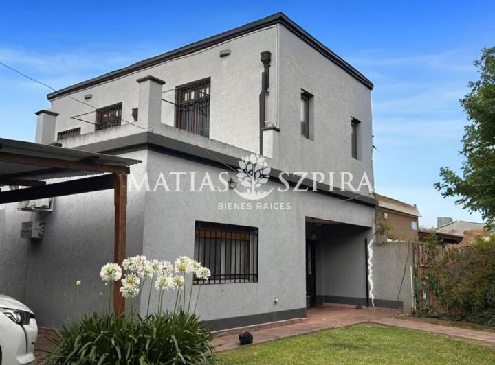 Casa · 170m² · 5 Ambientes · 2 Cocheras