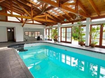 Casa · 594m² · 5 Dormitorios · 4 Cocheras · Casa de Categoria en Costa Azul a m del Lago, Villa Carlos Paz