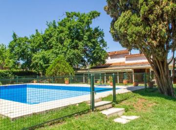 Casa · 3800m² · 3 Cocheras · Terreno Único en Maschwitz - Amplio Potencial - Hoy Complejo Deportivo y Casa de Eventos