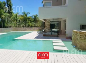 Casa · 842m² · 9 Ambientes · 4 Cocheras · Casa en Venta en St. Thomas Canning | Triple Lote