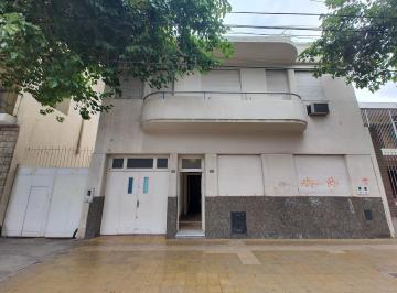 Casa · 218m² · 10 Ambientes · 1 Cochera · Casa en Capital