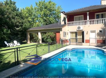 Casa · 203m² · 5 Ambientes · 2 Cocheras · Casa en Venta en Country San Patricio, Moreno