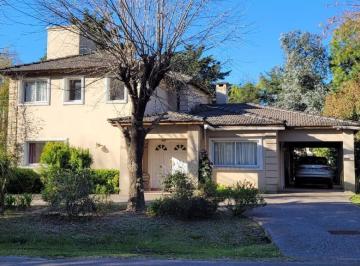 Casa · 203m² · 5 Ambientes · 2 Cocheras · Casa en Venta en Country San Patricio, Moreno