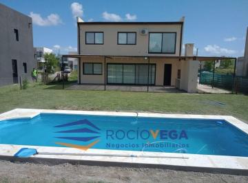 Casa · 180m² · 5 Ambientes · 4 Cocheras · Casa en Venta en El Barrio Acacias, Puertos del Lago, Escobar