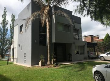 Casa · 150m² · 4 Ambientes · 4 Cocheras · Casa en Venta - El Lauquen, Canning