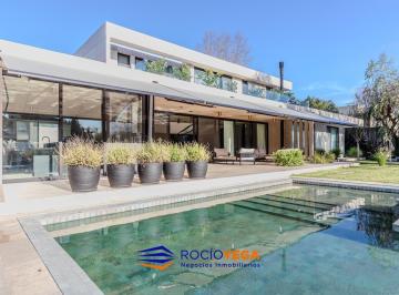 Casa · 700m² · 5 Ambientes · Casa en Venta Sobre Golf en San Diego Country Club Moreno