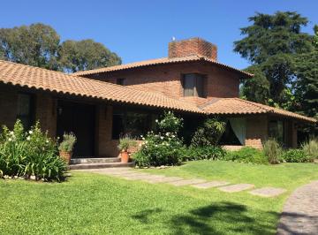 Casa · 377m² · 8 Ambientes · 3 Cocheras · Casa en Las Praderas de Lujan