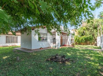 Casa · 100m² · 4 Ambientes · 2 Cocheras · Venta Casa 4 Ambientes con Gran Parque en Villa Udaondo