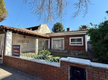 Casa · 170m² · 4 Ambientes · 1 Cochera · Casa en Venta - Monte Grande