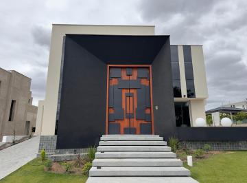 Casa de 10 ambientes, Ciudad de Mendoza · Casa a Estrenar Barrio Dalvian