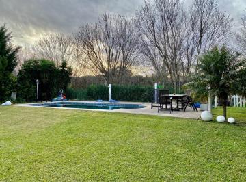 Casa · 280m² · 7 Ambientes · Casa en Barrio Privado Abril en Alquiler Temporario