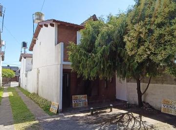 Casa de 4 ambientes, Mar del Tuyú · Calle 68 E/ 1 y 2 Mar del Tuyú Centro Duplex 4 Amb Vende Sara Zapata Inmo