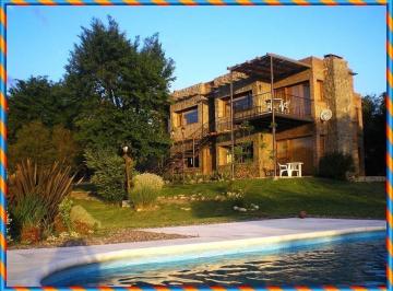 Casa · 300m² · 5 Ambientes · 1 Cochera · Cabañas en Las Sierras de Cordoba, Villa Giardino