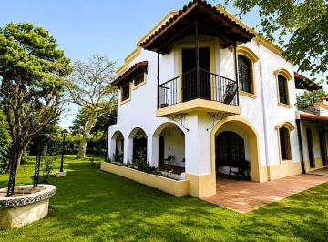 Casa de 6 ambientes, La Plata · Se Vende Casa Colonial de Categoría en City Bell (Lote de 2200 m², Piscina, Quincho, Gran Parque).