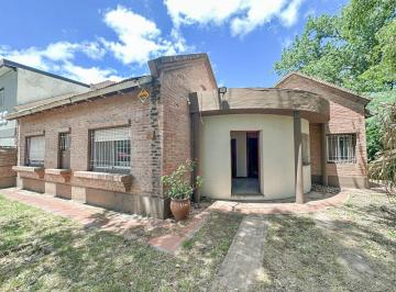 Casa · 156m² · 7 Ambientes · 1 Cochera · Casa 3 Dorm., Excelente Ubicación en Funes.