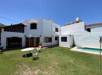 Casa de 6 ambientes, Córdoba · Apto Credito - 3 Dorm. - Pileta - Quintas de Arguello