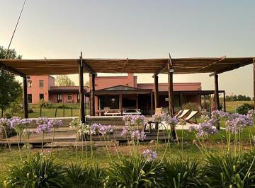 Casa · 200m² · 5 Dormitorios · Casa en Chacras del Paraná