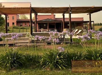 Casa · 200m² · 5 Dormitorios · Casa en Chacras del Paraná