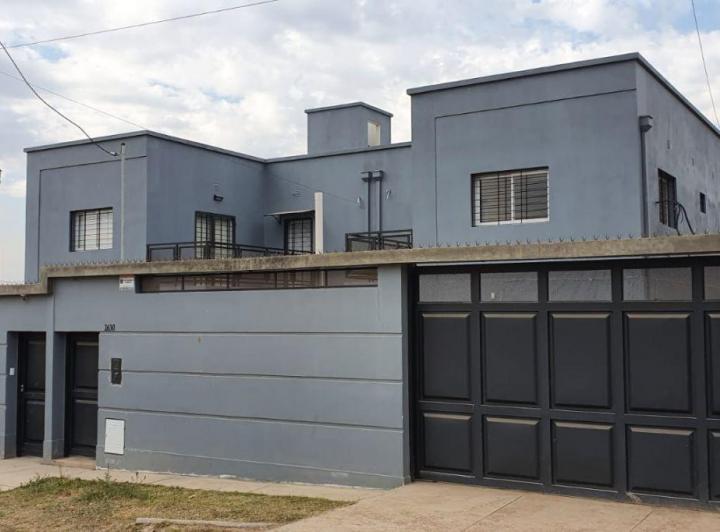 Casa · 200m² · 4 Ambientes · 2 Cocheras