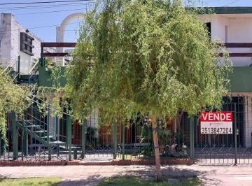 Casa de 6 ambientes, Córdoba · Poeta Lugones Casa + Depto en Venta Frente a Espacio Verde a 200 m de Hiperlibertad