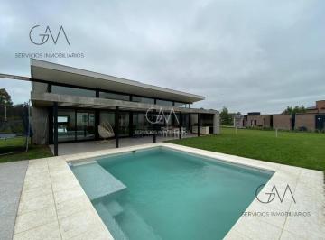Casa · 1m² · 4 Ambientes · Casa con Piscina en Barrio Privado Rumenco Joven