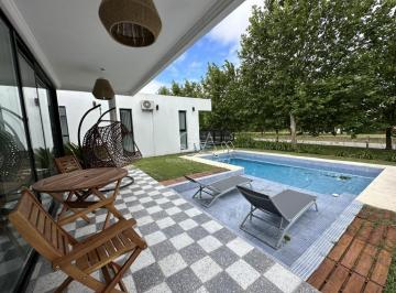 Casa · 175m² · 4 Ambientes · 2 Cocheras · Casa en Alquiler Temporal en Barrio Rumenco