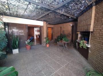 Casa · 240m² · 5 Ambientes · 2 Cocheras · Venta Casa - Apto Crédito - 3 Dorm. - B°maipu 1