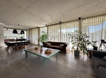 Casa · 215m² · 5 Ambientes · 2 Cocheras · Casa en Venta en Barrio Arenas del Sur