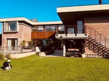 Casa · 400m² · 5 Ambientes · 2 Cocheras · Hermosa Casa de 5 Amb / Arenas del Sur