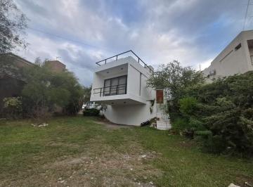 Foto · Planos y Escritura! Estilo Moderno con Hermosas Vistas! Pileta