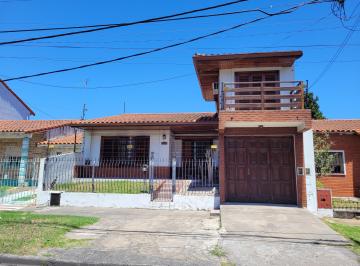 Casa de 4 ambientes, Avellaneda · Hermosa Casa en Venta de 4 Ambientes en Wilde Construida en Dos Plantas