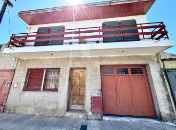 Casa · 130m² · 4 Ambientes · 1 Cochera · Casa en Banfield Oeste