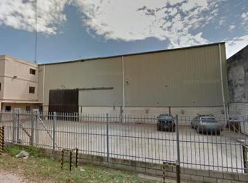 Depósito · 911m² · Venta con Renta Excelente Depósito y Oficinas - Area de Promoción El Triángulo - a 100 m de Acc. Pil