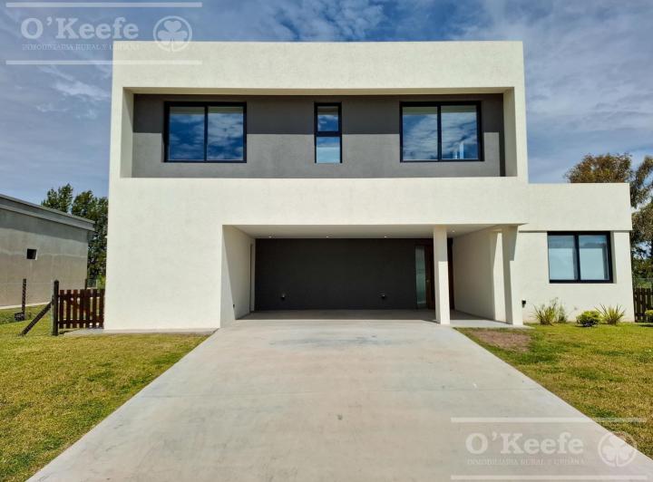Casa · 266m² · 5 Ambientes · 2 Cocheras