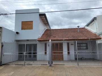 Casa · 134m² · 5 Ambientes · 2 Cocheras · Casa - La Plata
