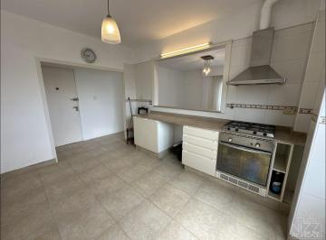 Departamento · 77m² · 4 Ambientes · 1 Cochera · Varese - 4 Ambientes Cochera y Baulera