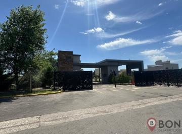 Departamento · 3 Ambientes · 1 Cochera · Departamento en Casuarinas Premium