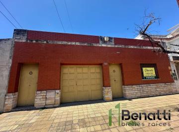 Casa · 165m² · 4 Ambientes · 1 Cochera · Casa 4 Amb en Venta Sobre Lote de 325 m. a Refaccionar
