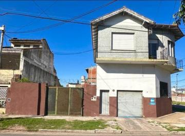 Local comercial · 220m² · 1 Cochera · Galpon/ Local con Vivienda en Esquina