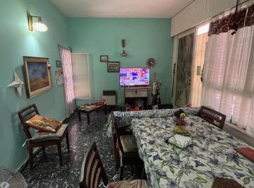 Living comedor · Venta Casa de 4 Amb. con Cochera y Parque, Sarandí, Avellaneda.